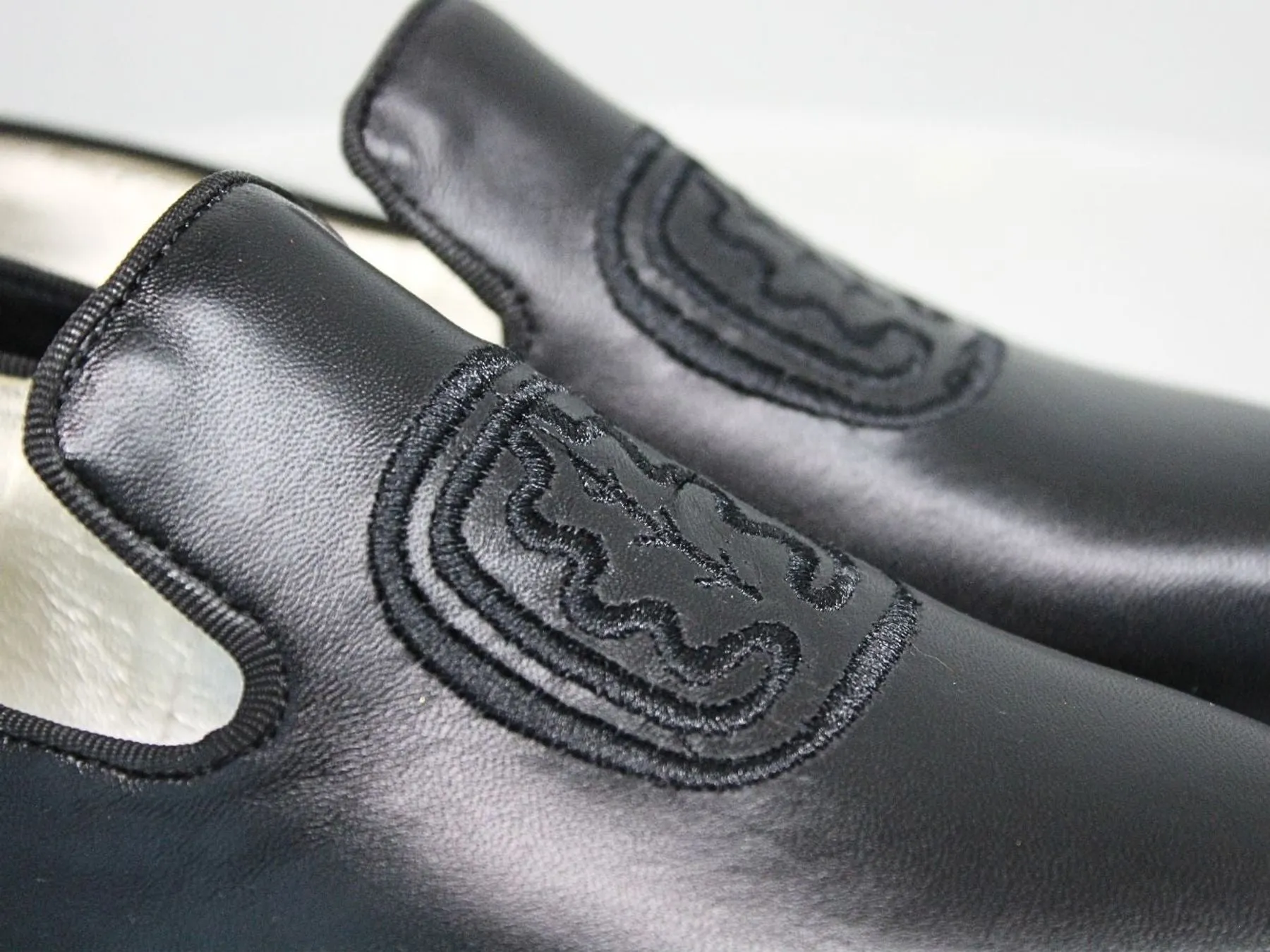 Callie embroidered loafer in black leather