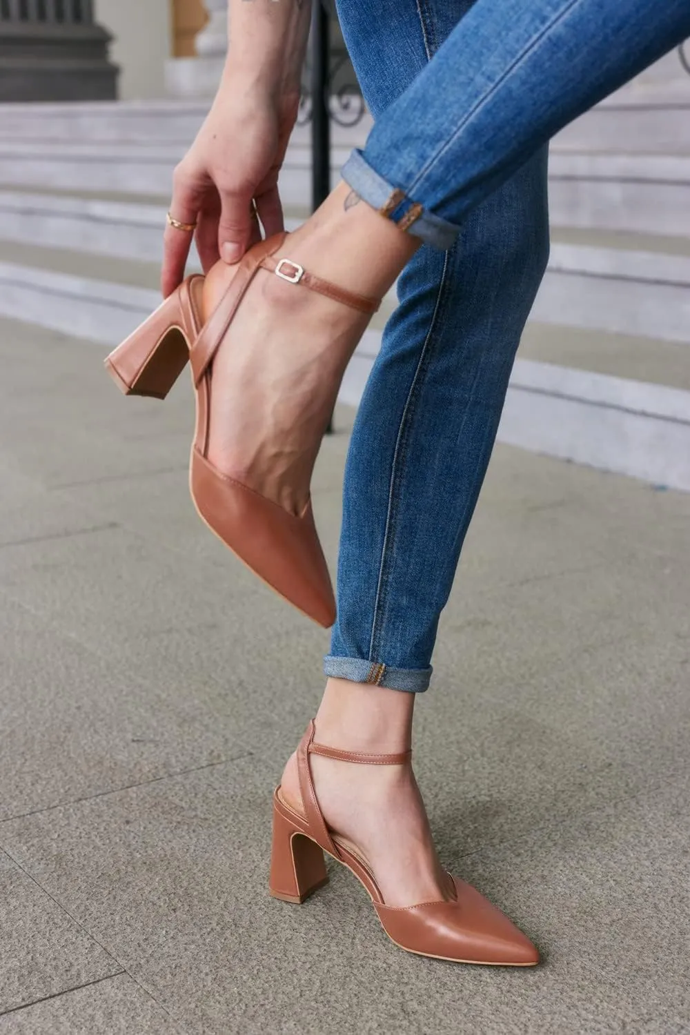 Juliet Holy Womens Closed Toe Heels Chunky Block Heel Ankle Strap Pumps Slingback Heeled Sandals