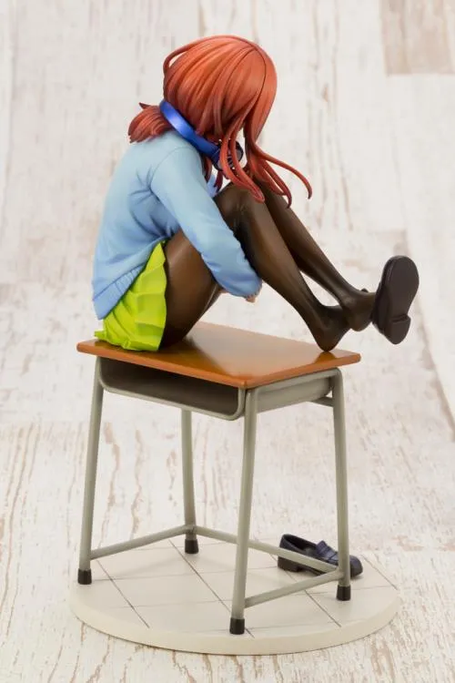 Kotobukiya The Quintessential Quintuplets Miku Nakano 1/8 Scale Figure