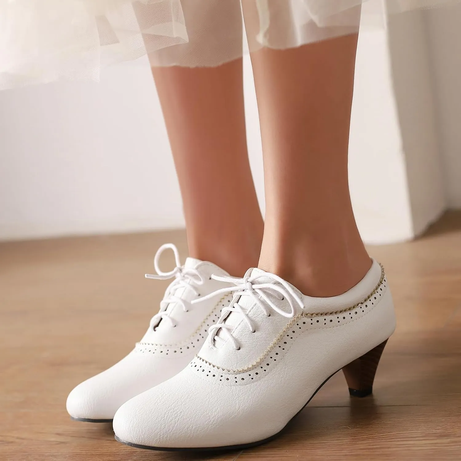 Women's Vintage Wingtip Oxfords Lace Up Low Heel Brogue for Women