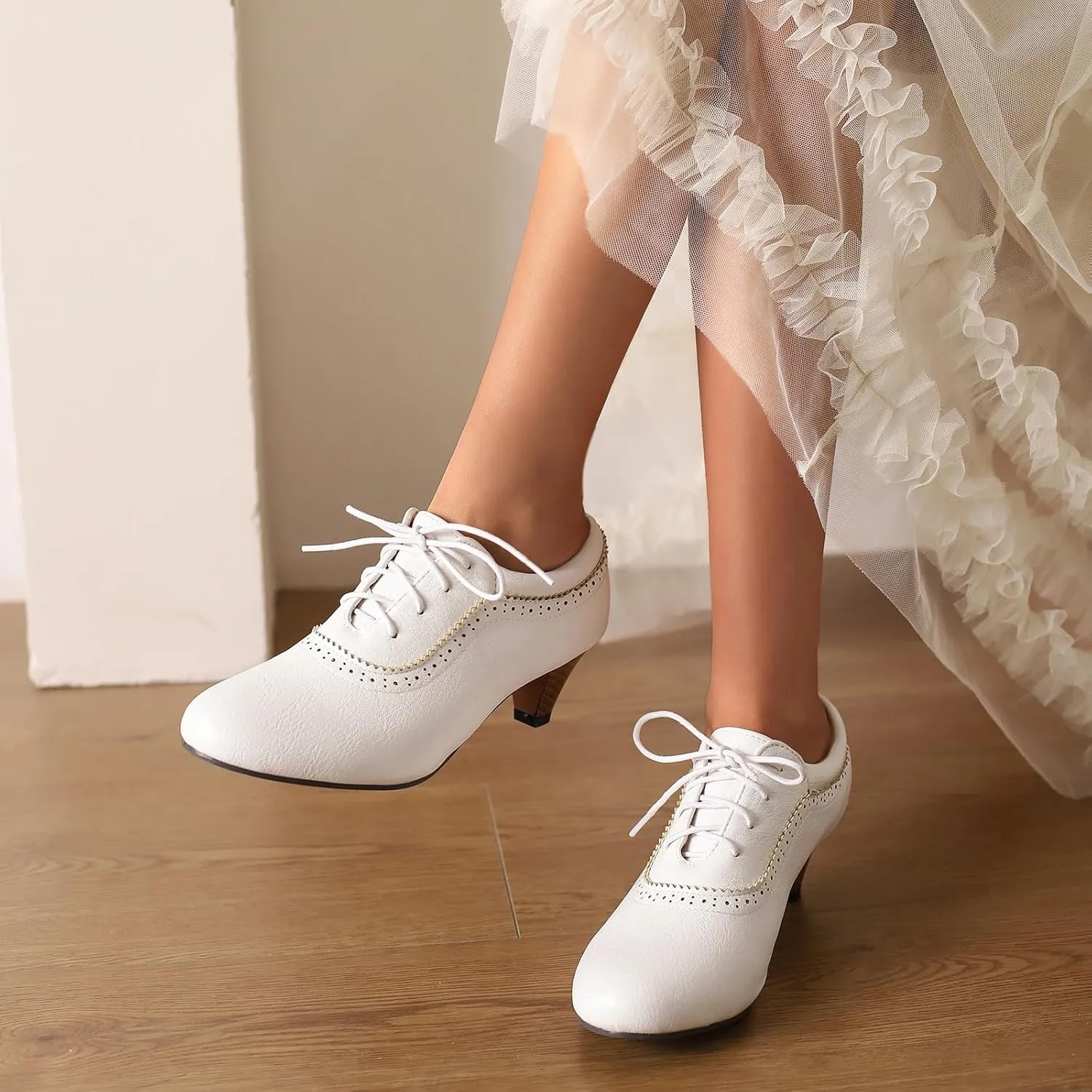 Women's Vintage Wingtip Oxfords Lace Up Low Heel Brogue for Women